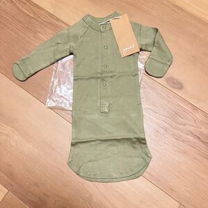NWT Goumi Kids Artichoke Baby Gown SZ NB Newborn Snap Bamboo Sleeper Green